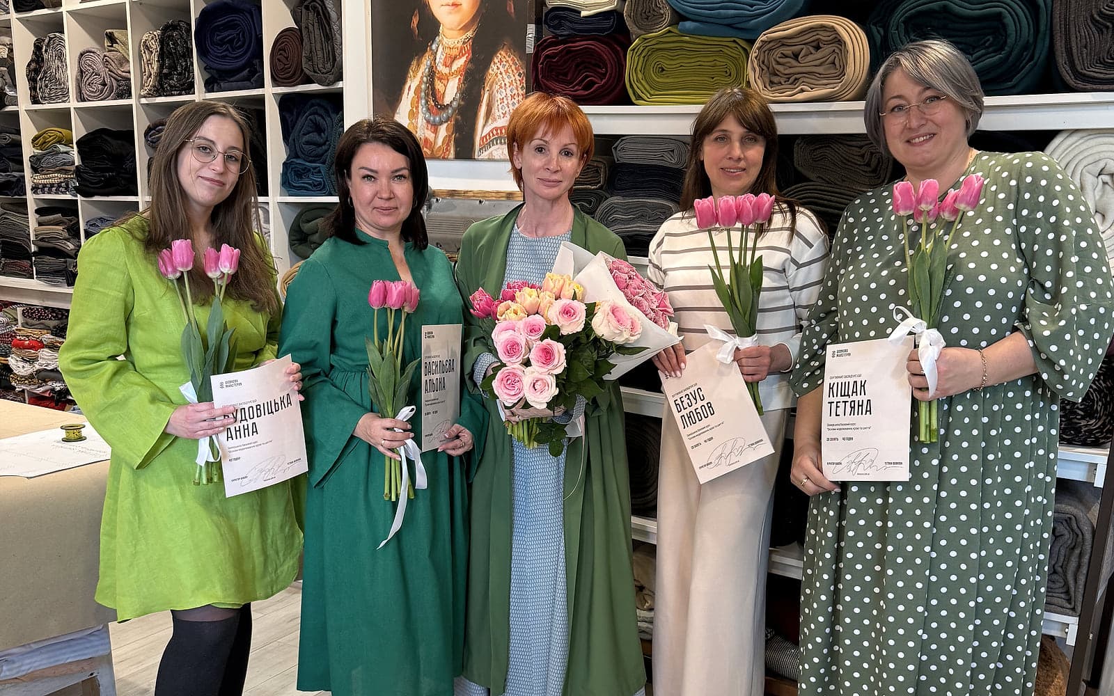 Тетяна Шовкова з випускниками майстерні після завершення навчання